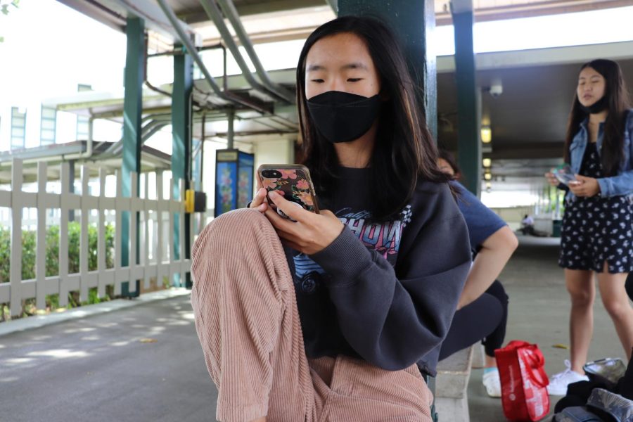 Freshman Krystta Horita chooses to wear her mask while outdoors, but others outside of Bakken decide to not wear their masks.