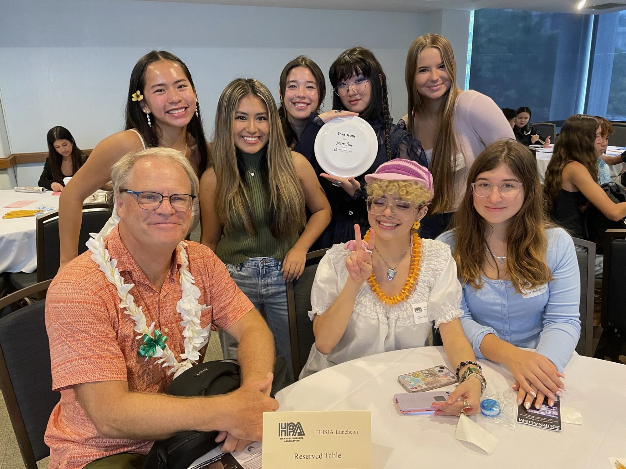 2-year Na Pueo Advisor Roland Nipps and his students at the 2024 Hawaii High School Journalism Awards.