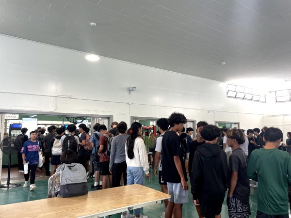 High school students filling the Scudder Dining Hall, waiting for their lunch. Photo by Carly Kaneshiro.